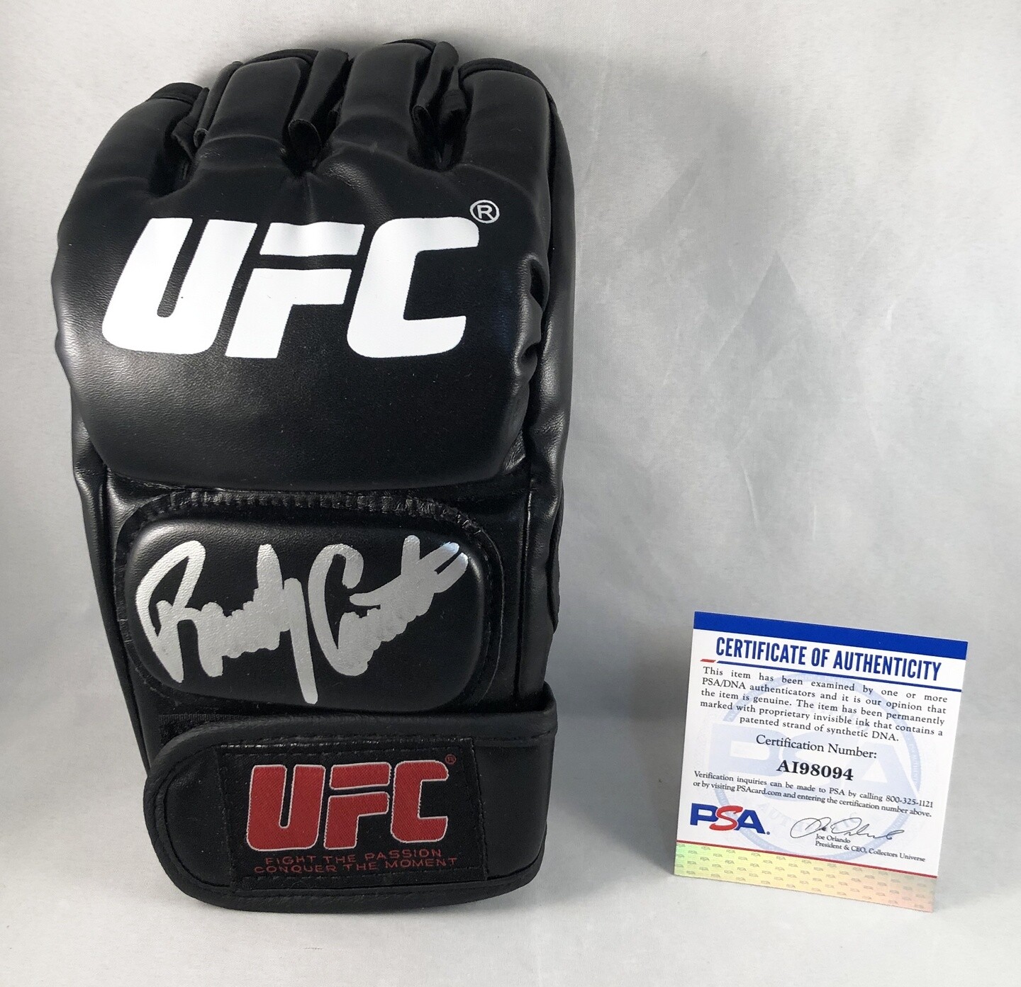 Randy Couture Signed UFC MMA Glove PSA/DNA 1 COA