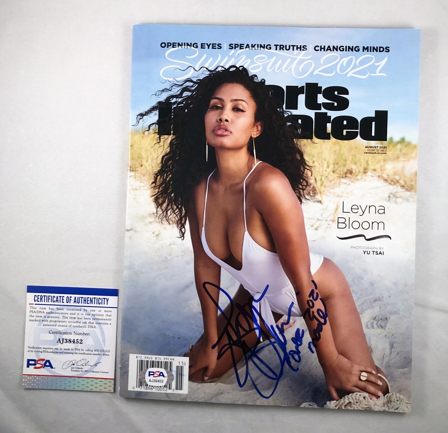 Leyna Bloom Signed 2021 SI Swimsuit Magazine Issue 4 PSA/DNA