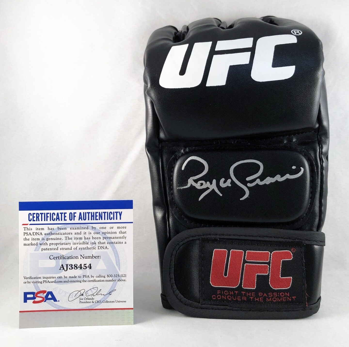 Royce Gracie Signed UFC MMA Glove PSA/DNA COA