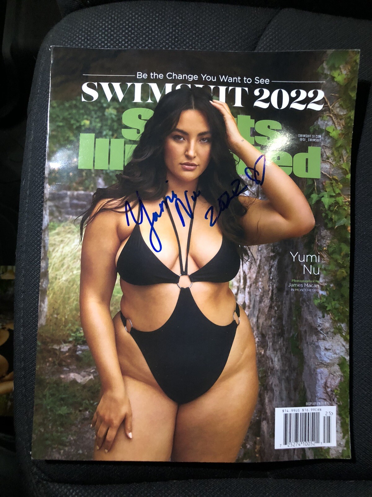 Yumi Nu Signed 2022 SI Swimsuit Magazine Issue COA Proof