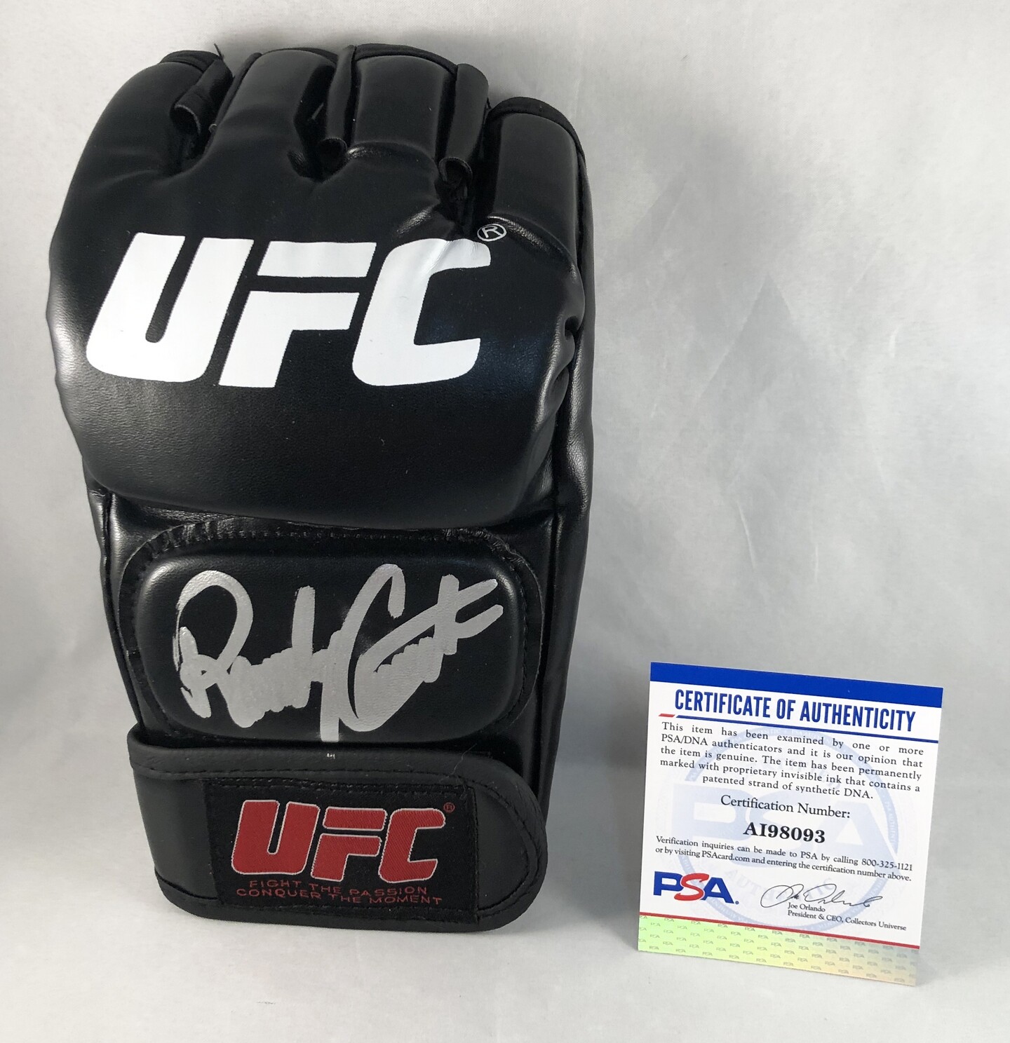 Randy Couture Signed UFC MMA Glove PSA/DNA COA