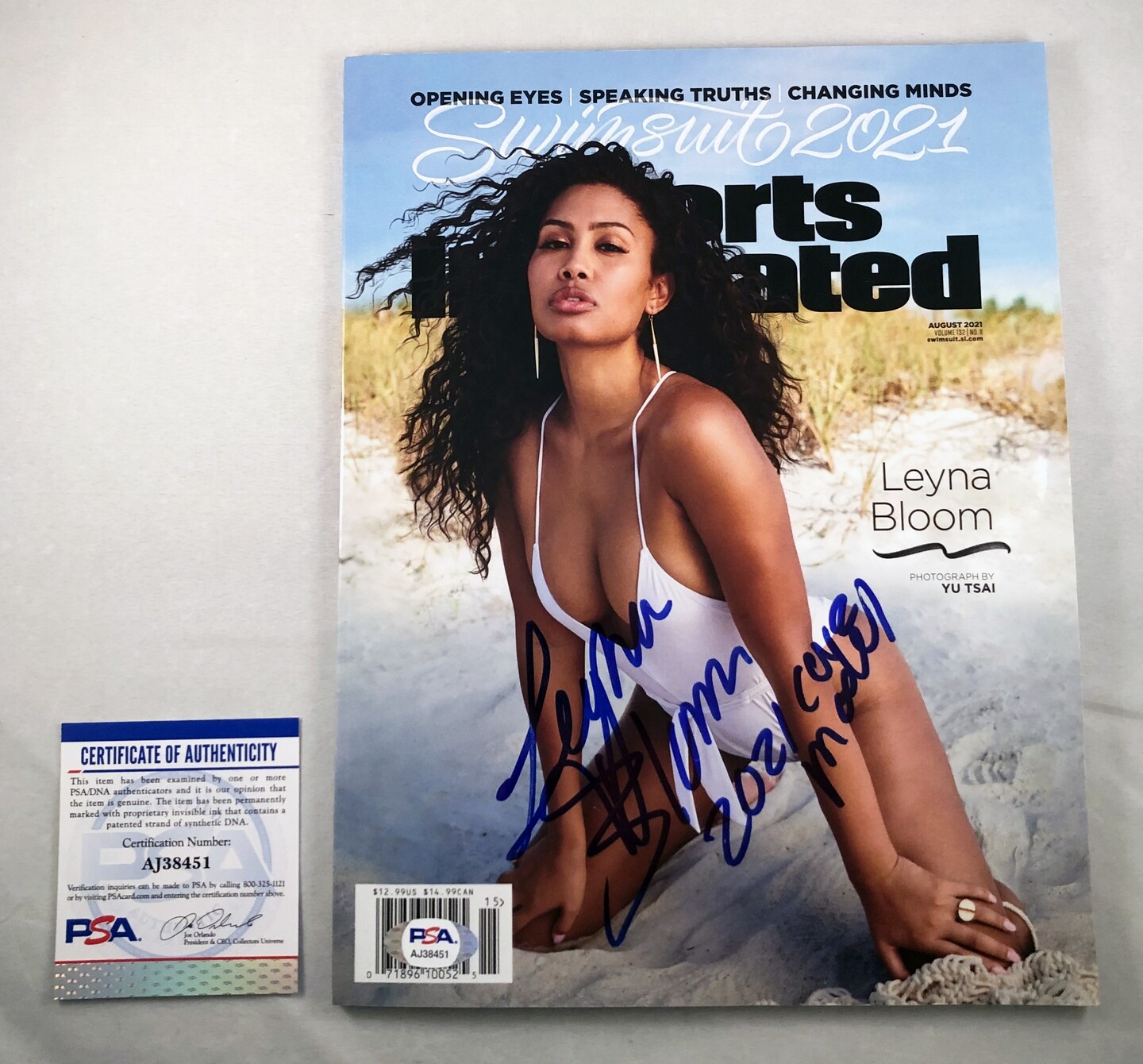 Leyna Bloom Signed 2021 SI Swimsuit Magazine Issue PSA/DNA
