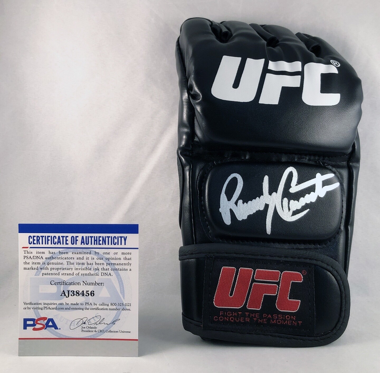 Randy Couture Signed UFC MMA Glove PSA/DNA 2 COA