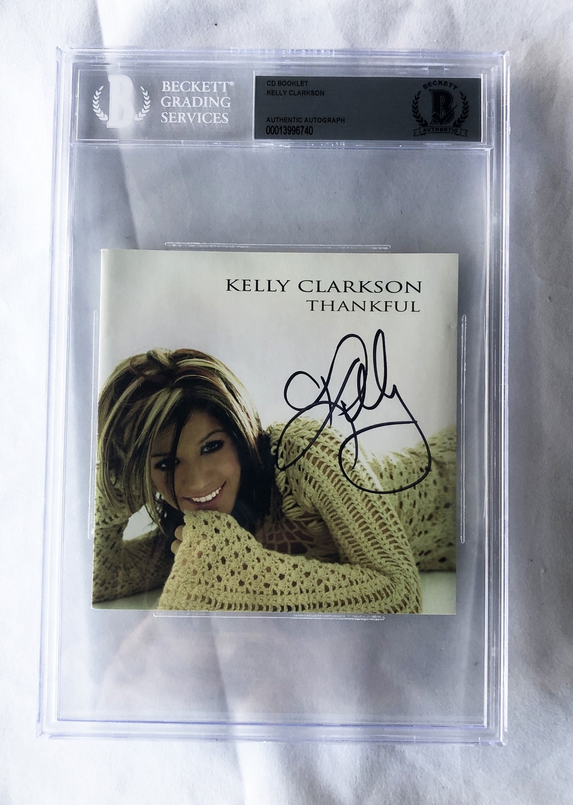 Kelly Clarkson Signed CD Cover Beckett BAS 2 COA