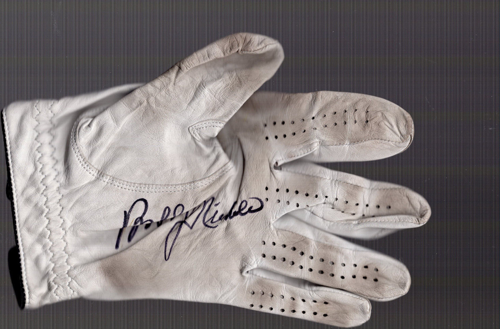 BOBBY NICHOLS HAND SIGNED AND USED NIKE GOLF GLOVE+COA 1964 PGA CHAMPION COLLECTIBLE MEMORABILIA