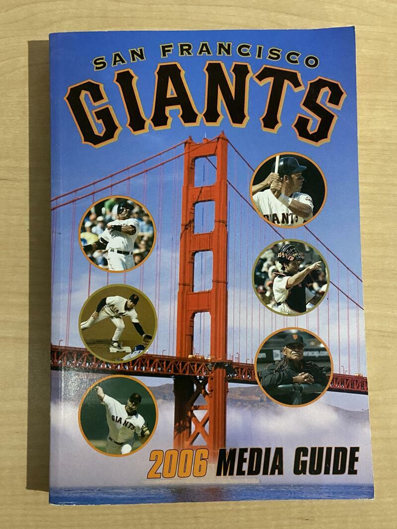 2006 SAN FRANCISCO GIANTS MEDIA GUIDE 456 PAGES COLLECTIBLE MEMORABILIA