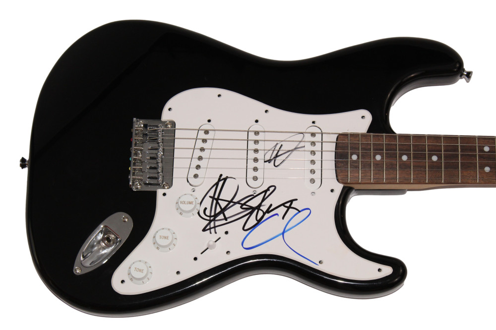 5 SECONDS OF SUMMER 5SOS SIGNED AUTOGRAPH BLACK FENDER ELECTRIC GUITAR JSA COA COLLECTIBLE MEMORABILIA