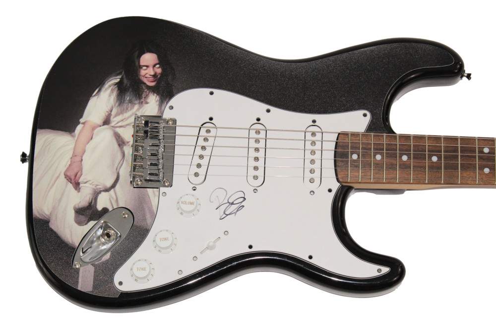 BILLIE EILISH SIGNED AUTOGRAPH CUSTOM FENDER ELECTRIC GUITAR VERY RARE 1/1 - JSA