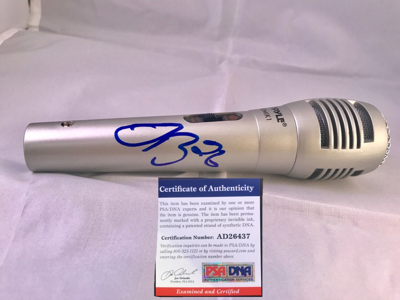 LEVEON BELL AUTOGRAPHED HAND SIGNED MICROPHONE PITTSBURGH STEELERS PSA DNA CERT