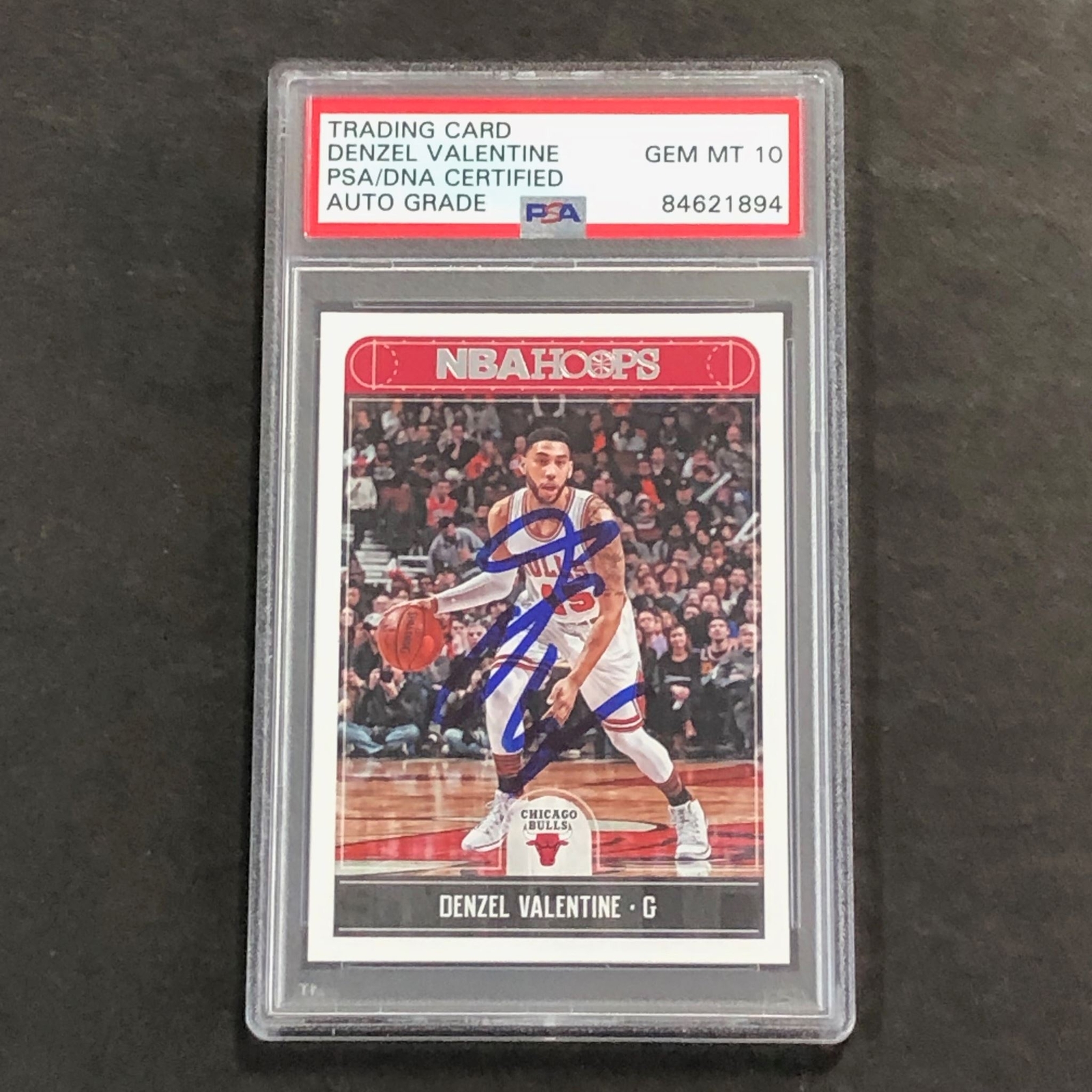 2017-18 NBA HOOPS #21 DENZEL VALENTINE SIGNED CARD AUTO 10 PSA SLABBED BULLS COLLECTIBLE MEMORABILIA