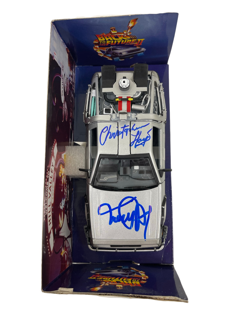 MICHAEL J FOX CHRISTOPHER LLOYD SIGNED BACK TO THE FUTURE 2 1:24 DELOREAN PSA 5