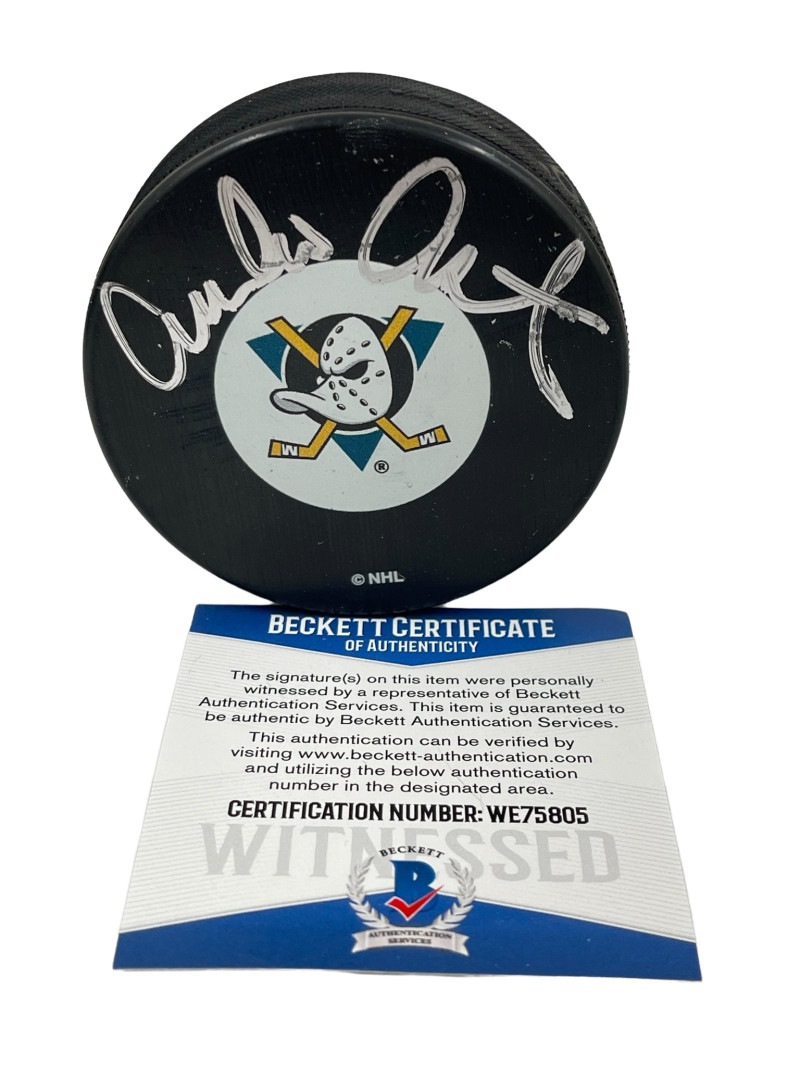 EMILIO ESTEVEZ SIGNED THE MIGHTY DUCKS HOCKEY PUCK AUTOGRAPH BECKETT WITNESS 8