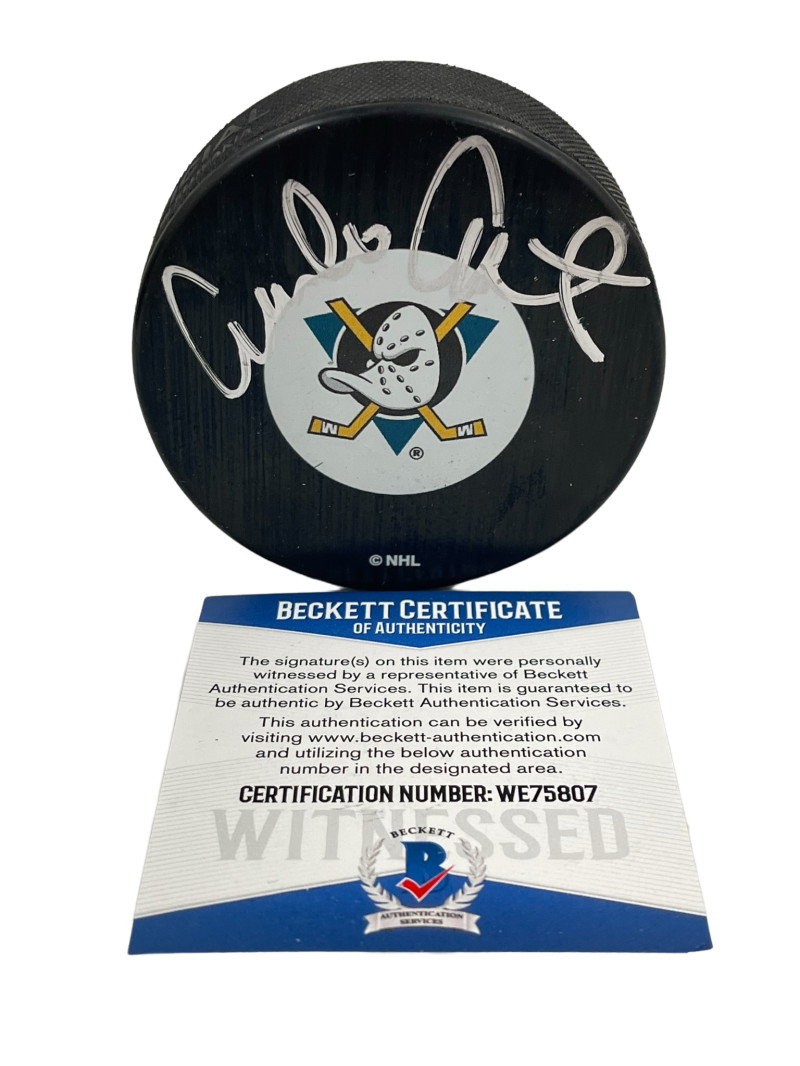 EMILIO ESTEVEZ SIGNED THE MIGHTY DUCKS HOCKEY PUCK AUTOGRAPH BECKETT WITNESS 11