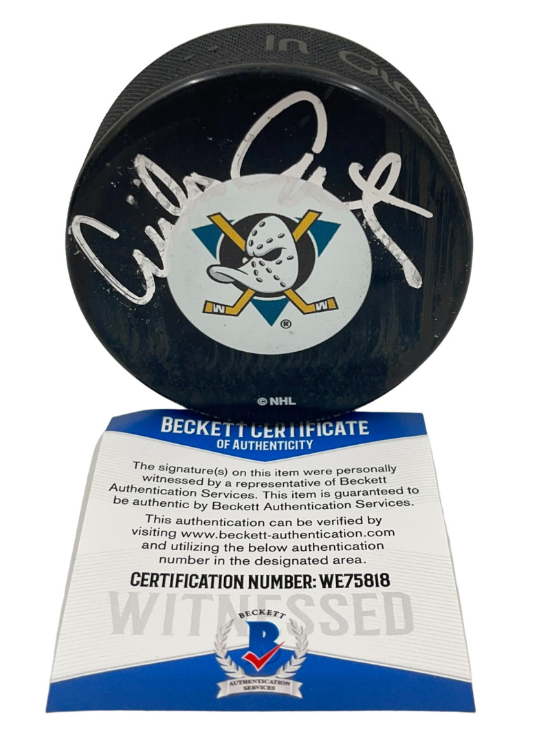 EMILIO ESTEVEZ SIGNED THE MIGHTY DUCKS HOCKEY PUCK AUTOGRAPH BECKETT WITNESS 15