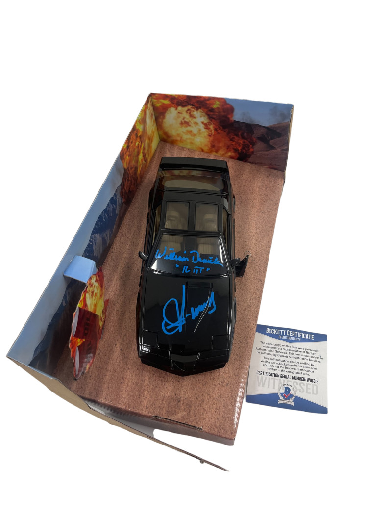 DAVID HASSELHOFF WILLIAM DANIELS SIGNED KNIGHT RIDER DIECAST 1:24 CAR BECKETT 4