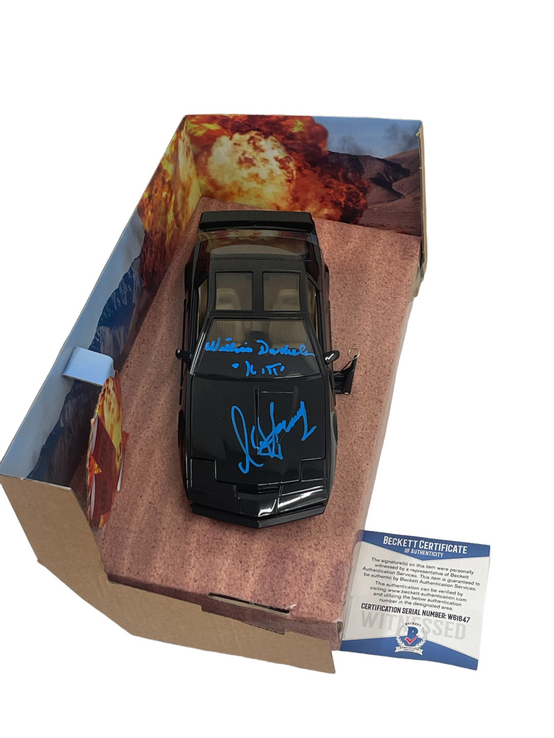 DAVID HASSELHOFF WILLIAM DANIELS SIGNED KNIGHT RIDER DIECAST 1:24 CAR BECKETT 9