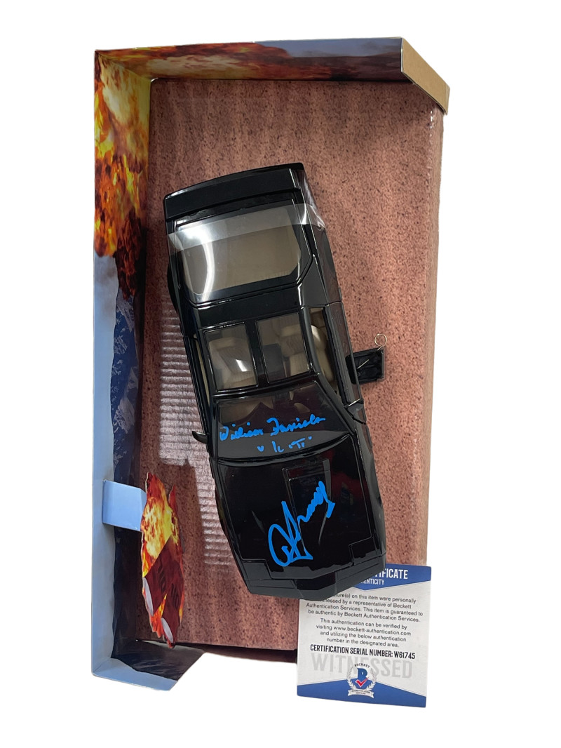 DAVID HASSELHOFF WILLIAM DANIELS SIGNED KNIGHT RIDER DIECAST 1:24 CAR BECKETT 18