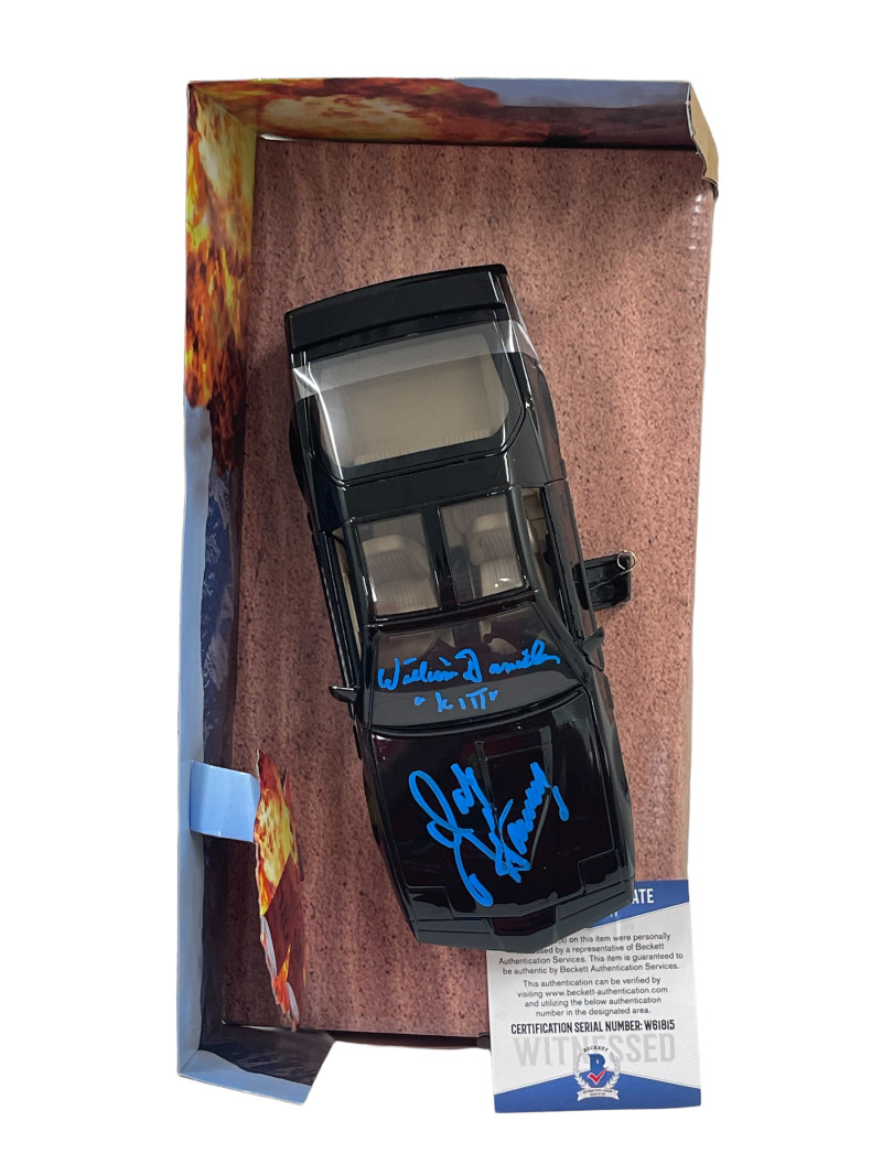 DAVID HASSELHOFF WILLIAM DANIELS SIGNED KNIGHT RIDER DIECAST 1:24 CAR BECKETT 24