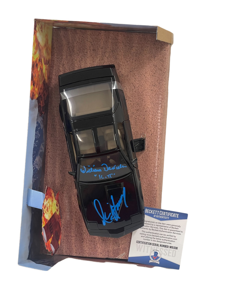 DAVID HASSELHOFF WILLIAM DANIELS SIGNED KNIGHT RIDER DIECAST 1:24 CAR BECKETT 27