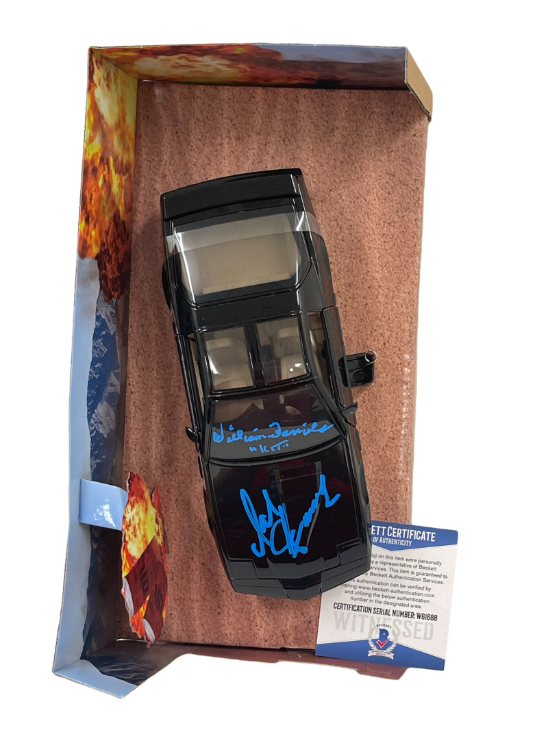 DAVID HASSELHOFF WILLIAM DANIELS SIGNED KNIGHT RIDER DIECAST 1:24 CAR BECKETT 46