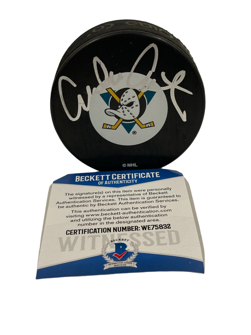 EMILIO ESTEVEZ SIGNED THE MIGHTY DUCKS HOCKEY PUCK AUTOGRAPH BECKETT WITNESS 12