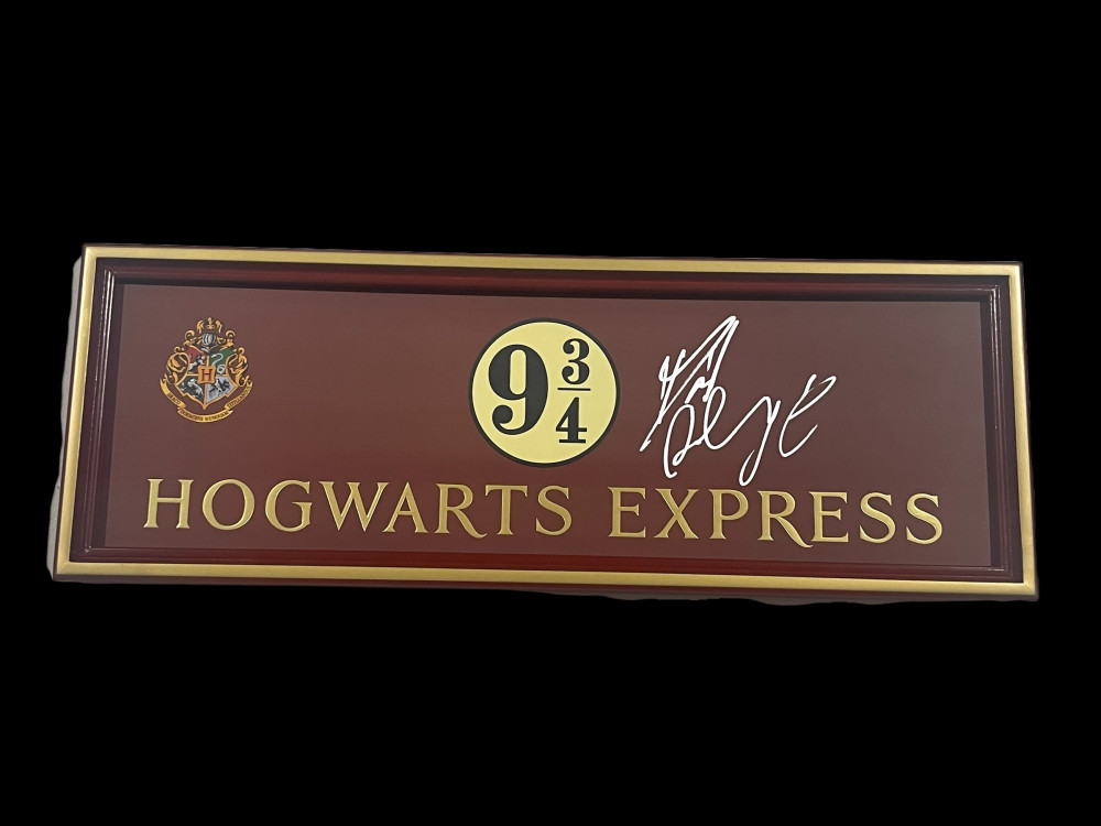 DANIEL RADCLIFFE SIGNED HOGWARTS EXPRESS SIGN 9 3/4 AUTOGRAPH BECKETT COA 1 COLLECTIBLE MEMORABILIA