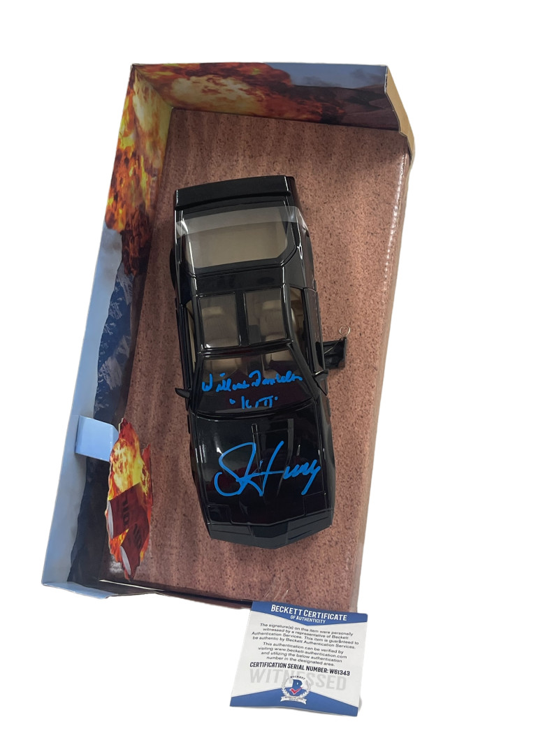 DAVID HASSELHOFF WILLIAM DANIELS SIGNED KNIGHT RIDER DIECAST 1:24 CAR BECKETT 17