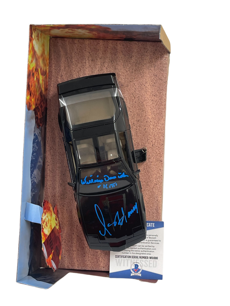 DAVID HASSELHOFF WILLIAM DANIELS SIGNED KNIGHT RIDER DIECAST 1:24 CAR BECKETT 28