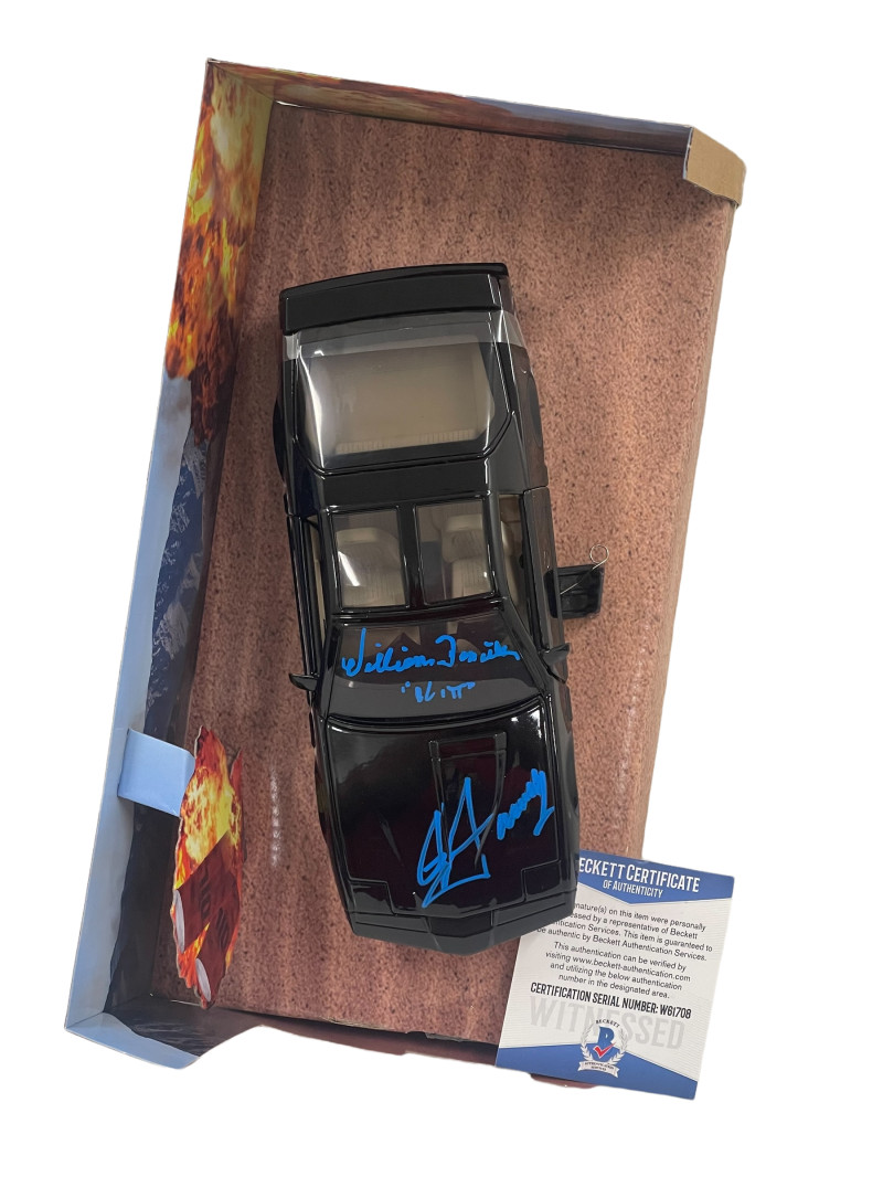 DAVID HASSELHOFF WILLIAM DANIELS SIGNED KNIGHT RIDER DIECAST 1:24 CAR BECKETT 29