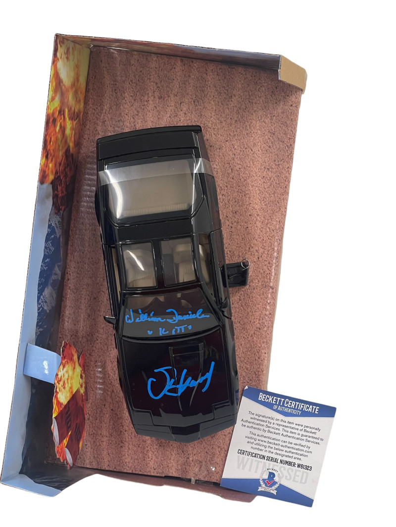 DAVID HASSELHOFF WILLIAM DANIELS SIGNED KNIGHT RIDER DIECAST 1:24 CAR BECKETT 35