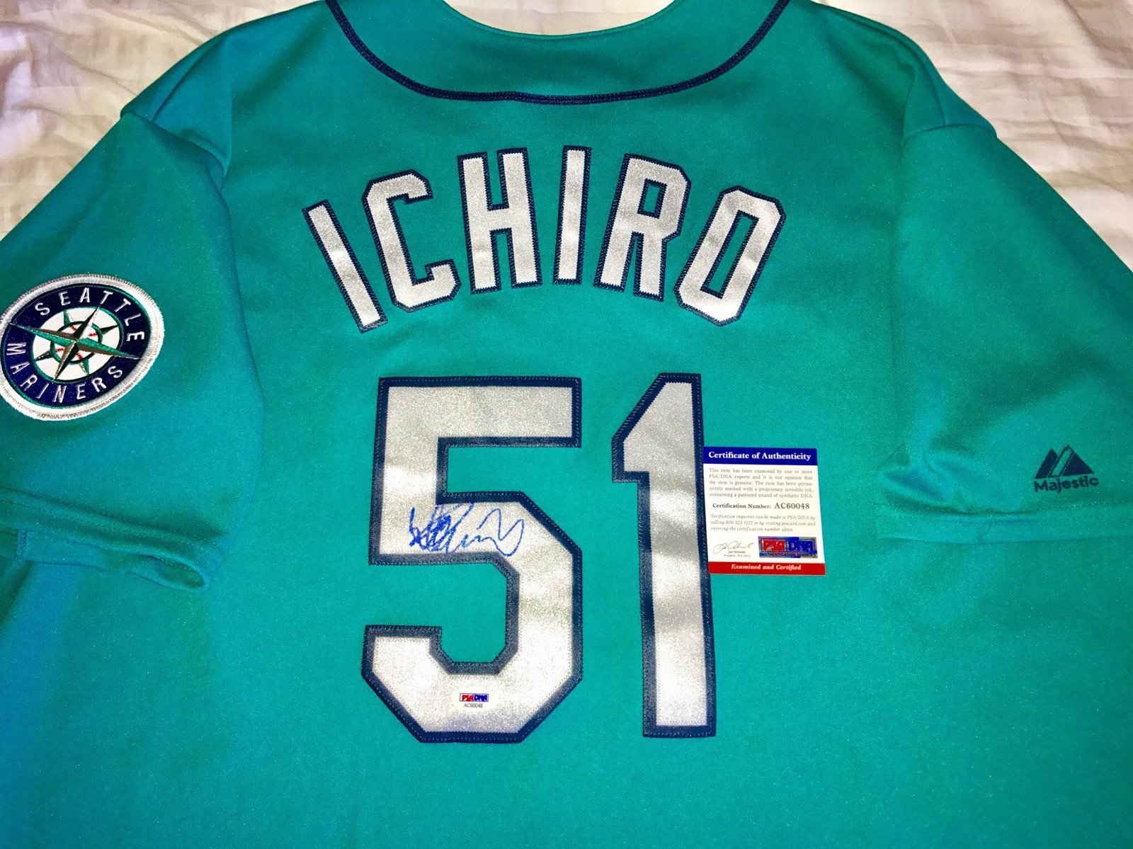 Ichiro Suzuki Signed/Auto Seattle Mariners Jersey Marlins Yankees PSA DNA CERT