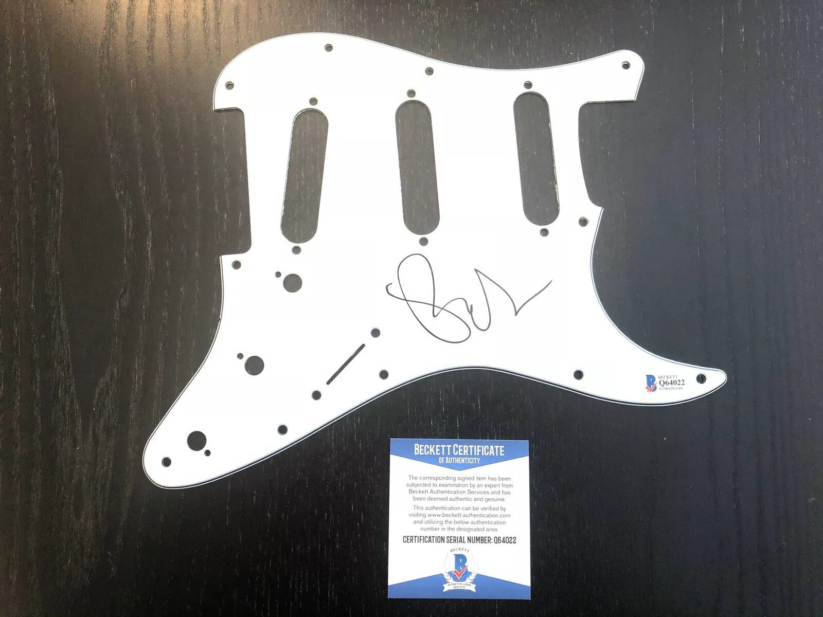 PETE WENTZ HAND SIGNED STRAT PICKGUARD FALL OUT BOY SUPERSTAR BECKETT COLLECTIBLE MEMORABILIA