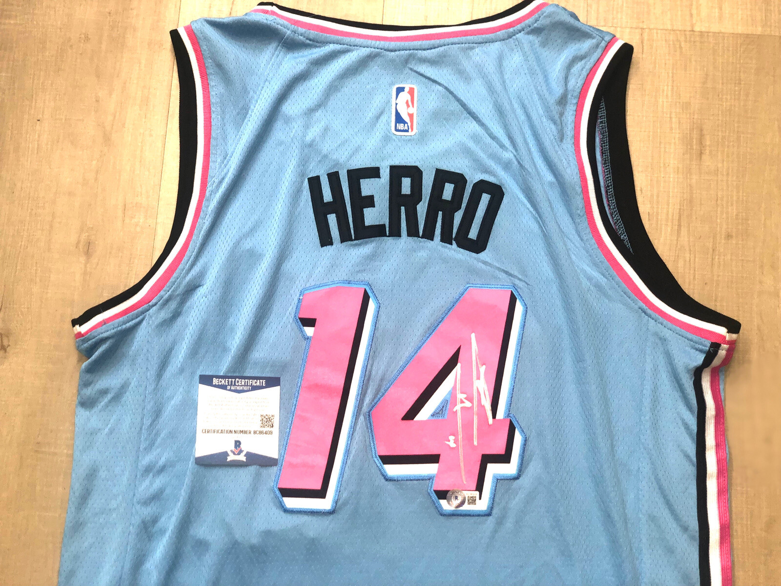 TYLER HERRO HAND SIGNED MIAMI HEAT JERSEY BECKETT CERT BAS COLLECTIBLE MEMORABILIA