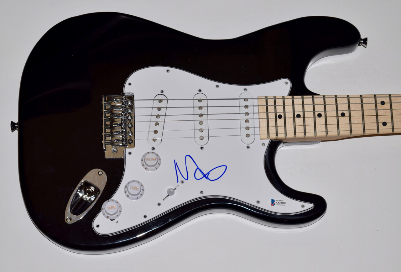 Nas Nasir Jones Signed Autographed Electric Guitar Illmatic Rapper Beckett COA