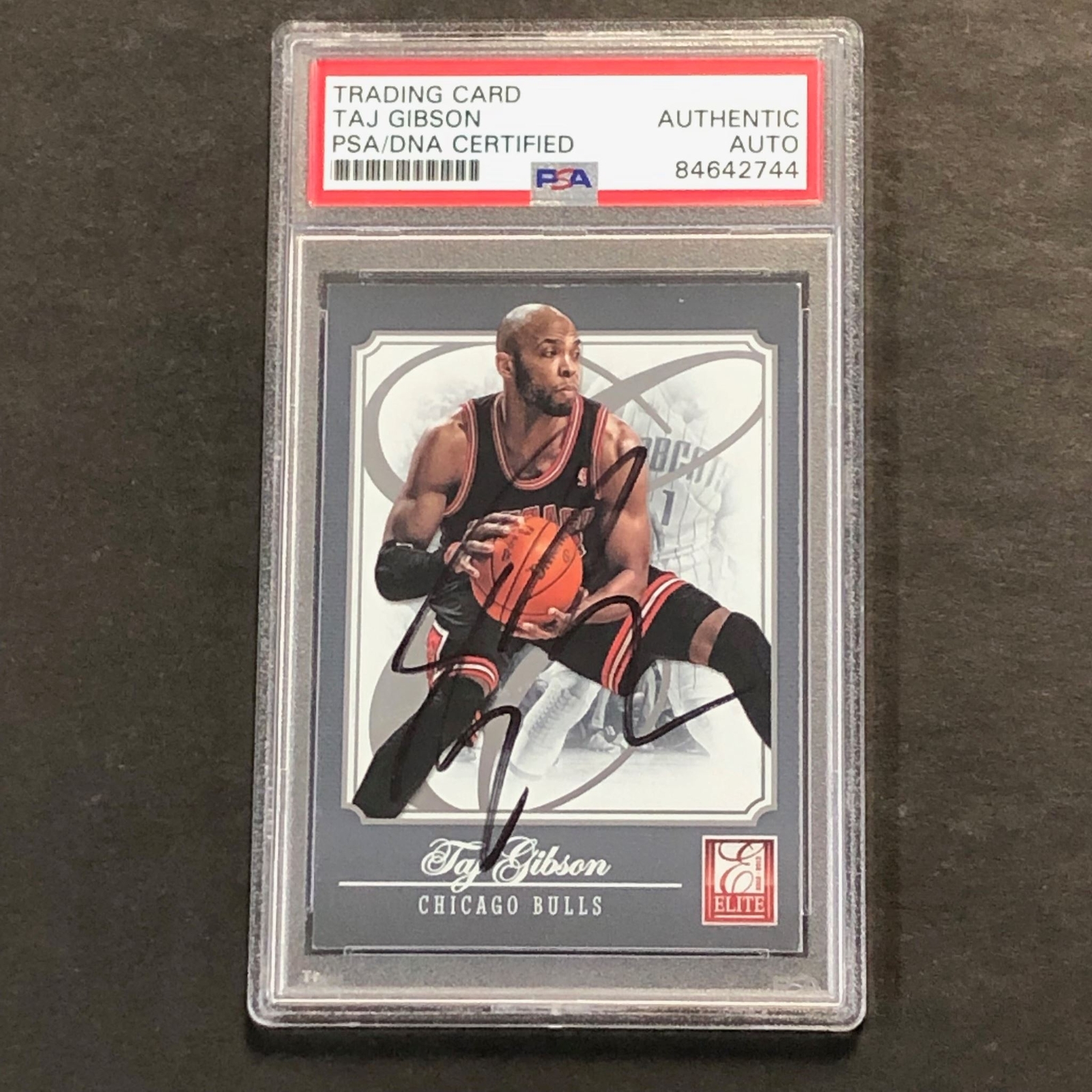 2012-13 ELITE BASKETBALL #163 TAJ GIBSON SIGNED CARD AUTO PSA SLABBED BULLS COLLECTIBLE MEMORABILIA