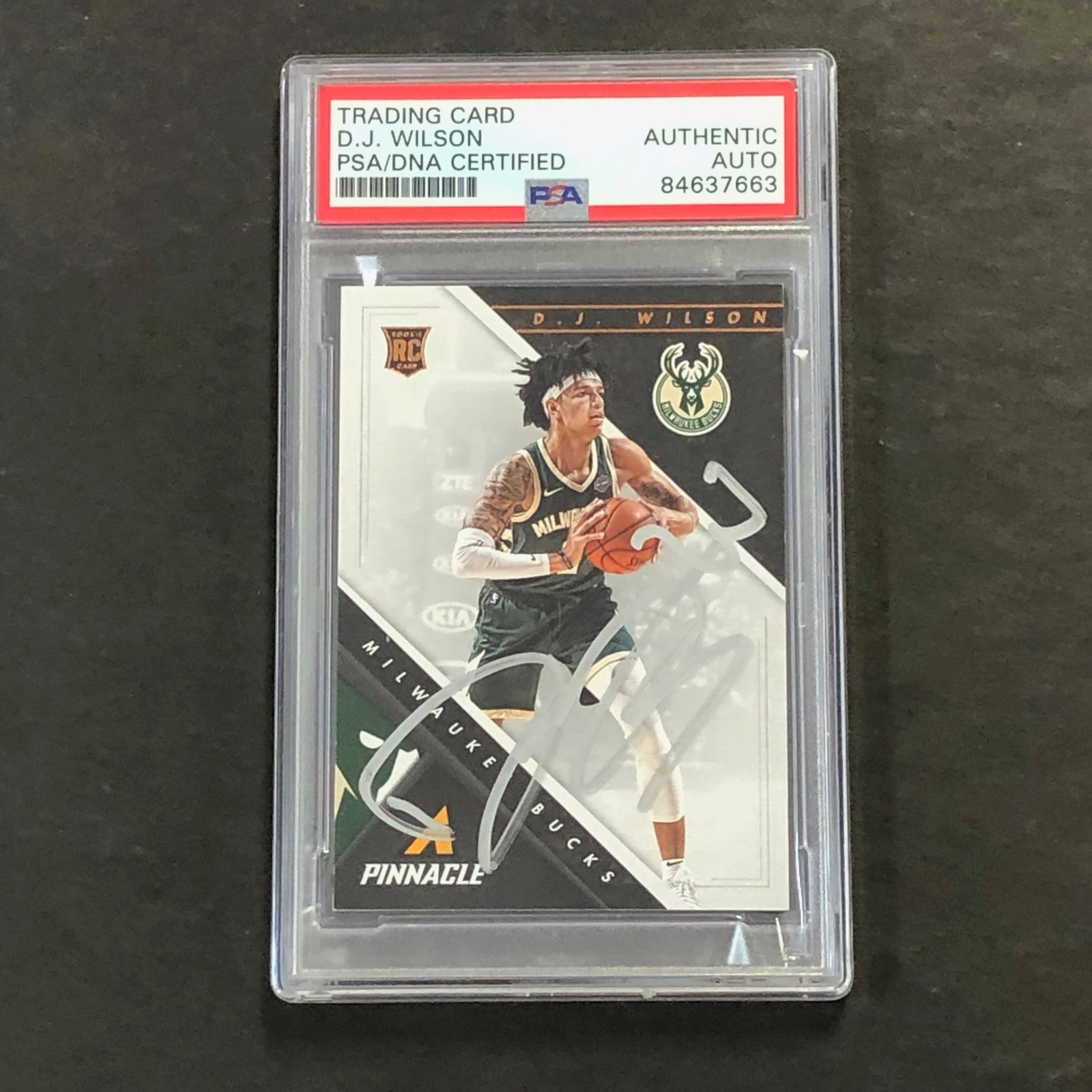 2017-18 Panini Pinnacle #266 D.J. Wilson Signed Card AUTO PSA/DNA Slabbed Bucks