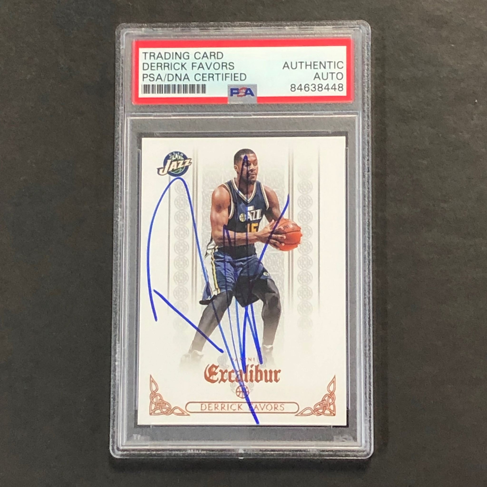2014-15 Panini Excalibur #118 Derrick Favors Signed Card AUTO PSA Slabbed Jazz