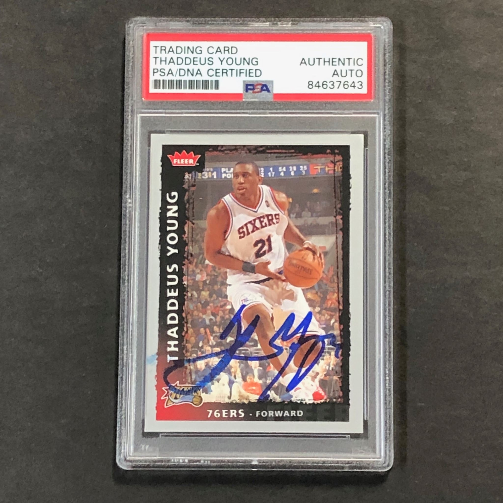 2008-09 NBA Fleer #48 Thaddeus Young Signed Card AUTO PSA Slabbed 76ers