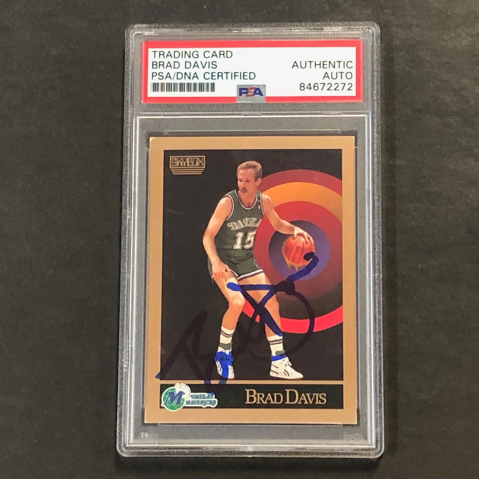 1990-91 SKYBOX BASKETBALL #62 BRAD DAVIS SIGNED CARD AUTO PSA SLABBED MAVERICKS COLLECTIBLE MEMORABILIA
