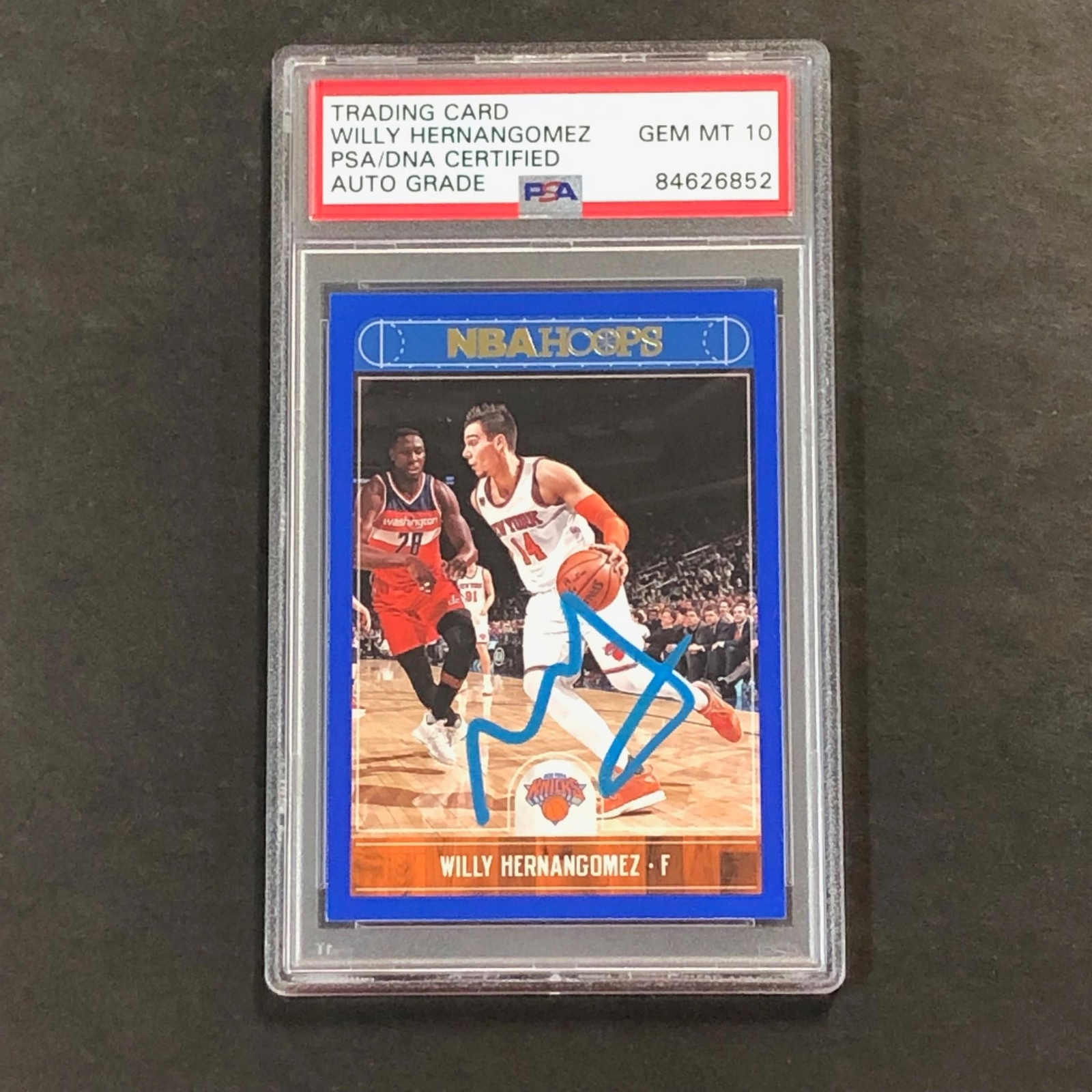 2017-18 NBA Hoops #103 Willy Hernangomez Signed Card AUTO 10 PSA Slabbed Knicks