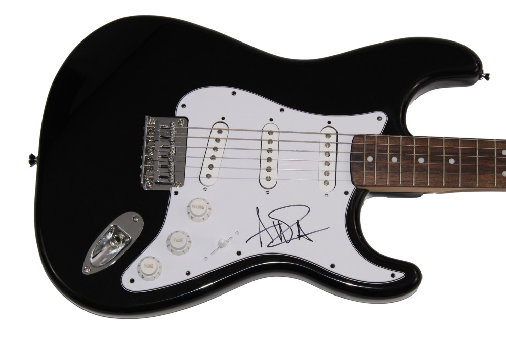 AVRIL LAVIGNE SIGNED AUTOGRAPH FULL SIZE BLK FENDER ELECTRIC GUITAR RARE JSA COA
