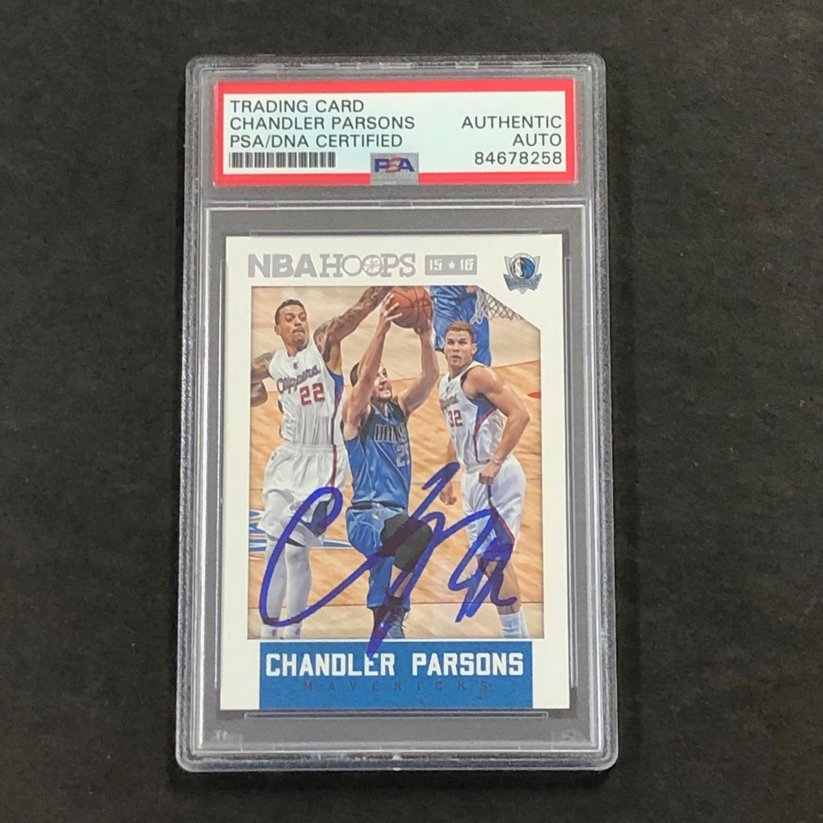 2015-16 NBA Hoops #107 Chandler Parsons Signed Card AUTO PSA/DNA Slabbed Maveric