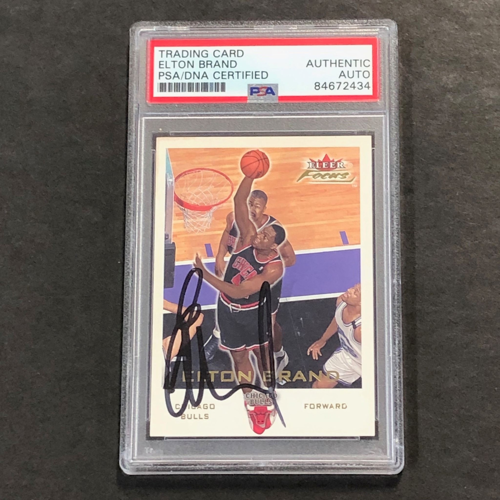 2000-01 Fleer Focus #70 Elton Brand Signed Card AUTO PSA Slabbed Bulls