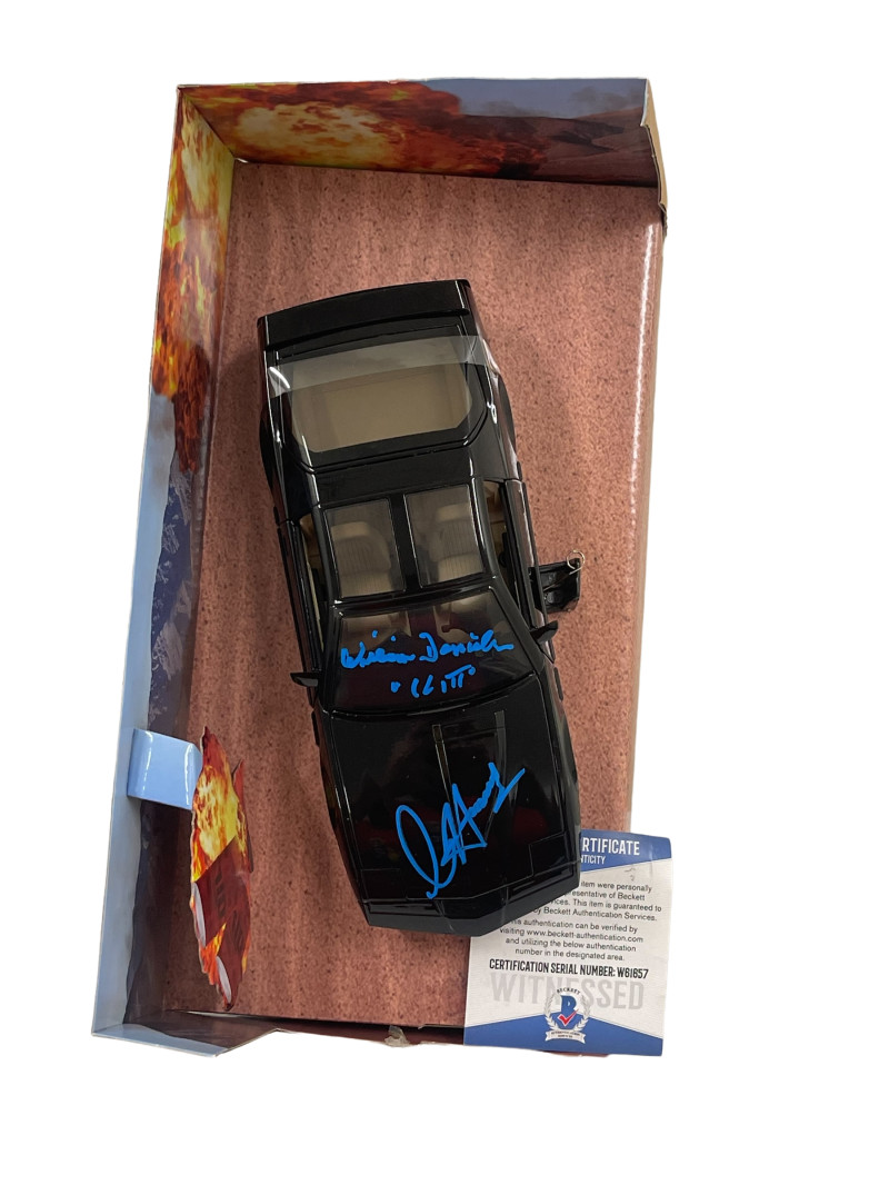 DAVID HASSELHOFF WILLIAM DANIELS SIGNED KNIGHT RIDER DIECAST 1:24 CAR BECKETT 56