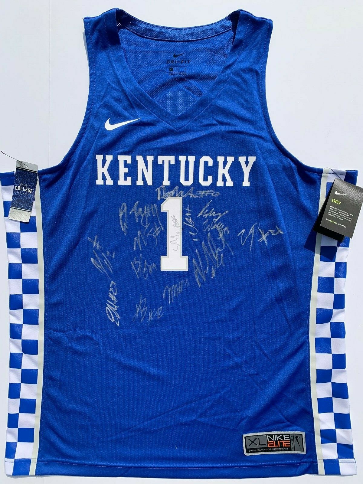 2019-20 KENTUCKY WILDCATS TEAM SIGNED BASKETBALL JERSEY TYRESE MAXEY ++ COA ! COLLECTIBLE MEMORABILIA