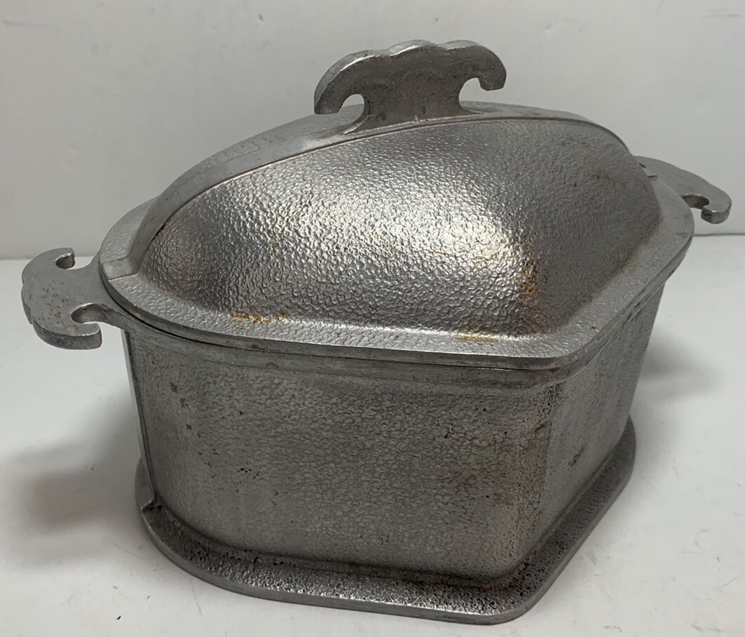 VINTAGE GUARDIAN WARE SERVICE- HEART OR TRIANGLE SHAPE PAN W/ LID COLLECTIBLE MEMORABILIA