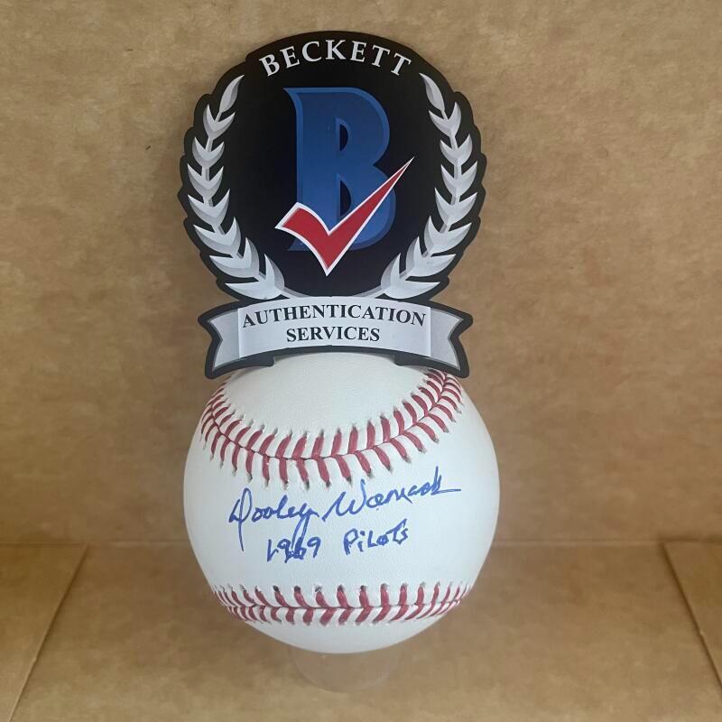 DOOLEY WOMACK 1969 PILOTS SIGNED AUTO M.L. BASEBALL BECKETT AUTHENTICATED
