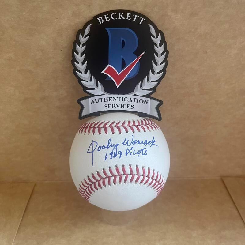 DOOLEY WOMACK 1969 PILOTS SIGNED AUTO M.L. BASEBALL BECKETT AUTHENTICATED