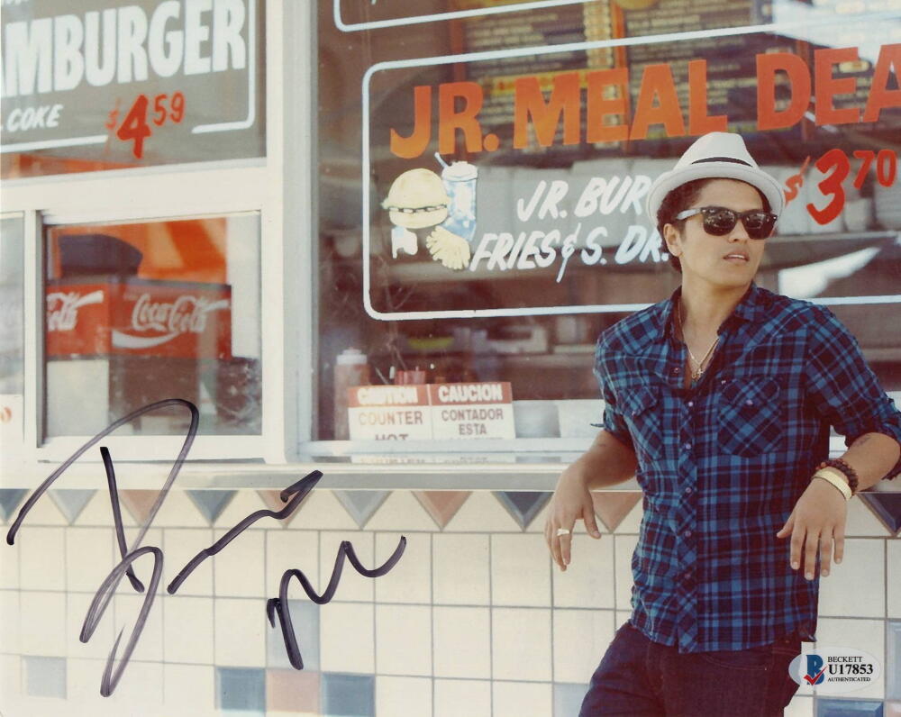 BRUNO MARS SIGNED AUTOGRAPH 8X10 PHOTO - DOO-WOPS & HOOLIGANS SINGER RARE! BAS