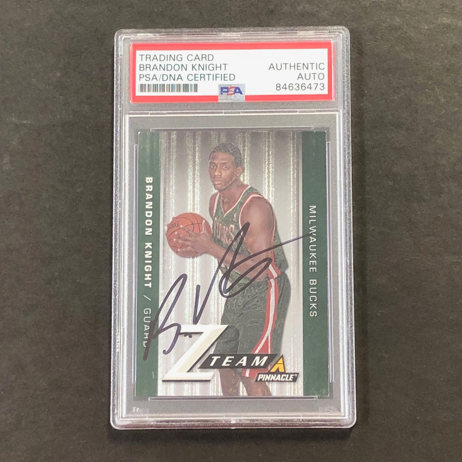 2013-14 Z Team Panini Pinnacle #17 Brandon Knight Signed Card AUTO PSA Slabbed B